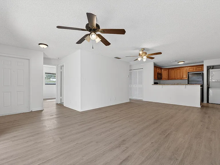 Lakeside Villas — Photo 7