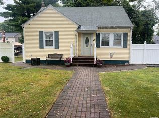 2 Twig Ave, Central Islip, NY 11722