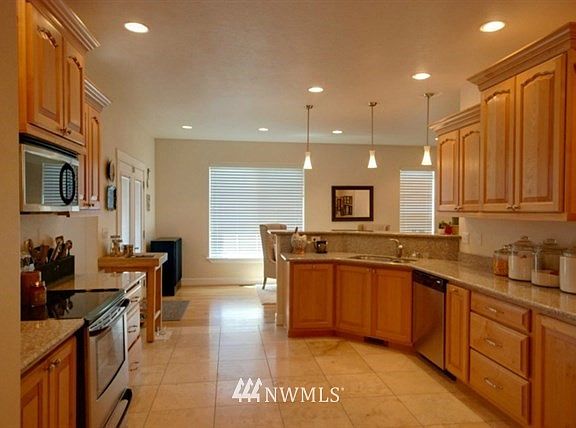 2nd image of 605 Lupine Drive NE