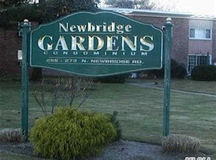 259 N Newbridge Rd, Levittown, NY 11756