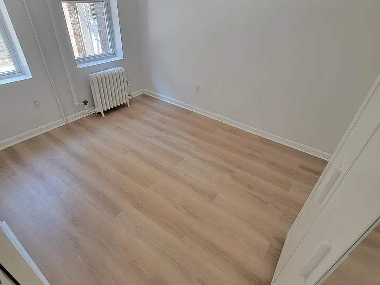 220 Hanover St #5 — Photo 5