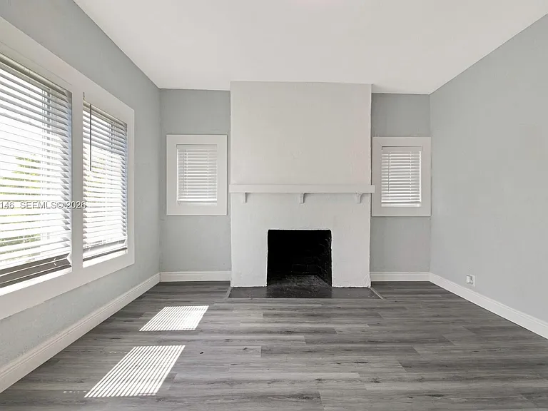 327 SW 20th St #2 — Photo 3