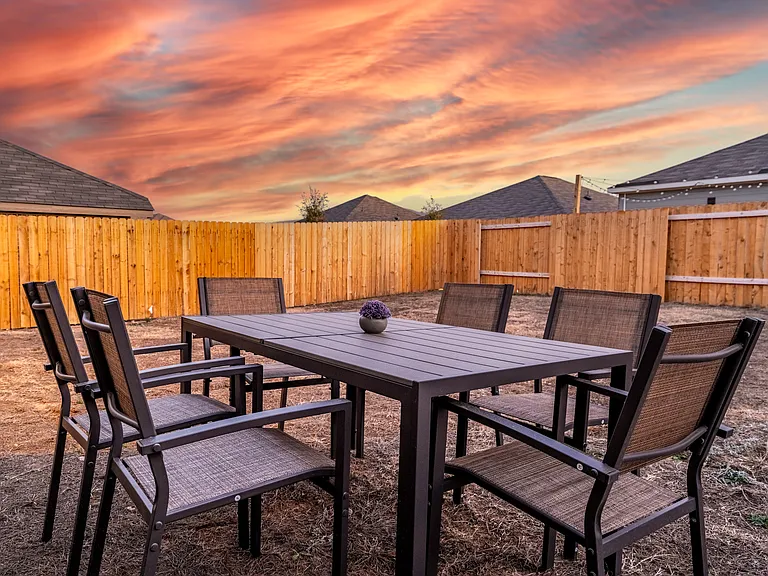 7640 Noble Oaks Dr — Photo 46