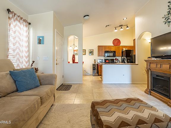 3rd image of 1062 E Saddle Way