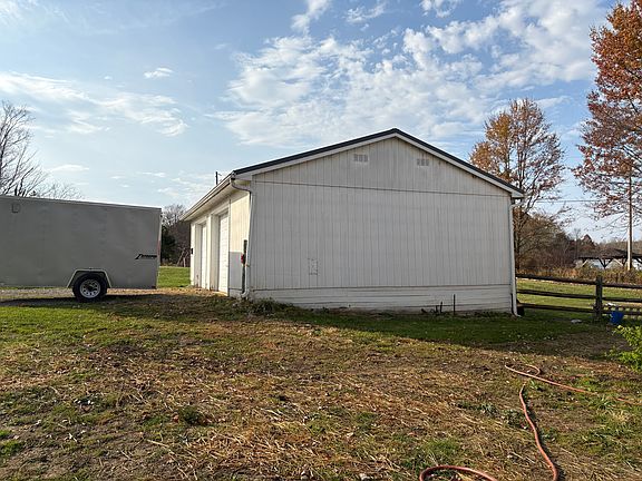 2nd image of 207 Arrowhead Dr