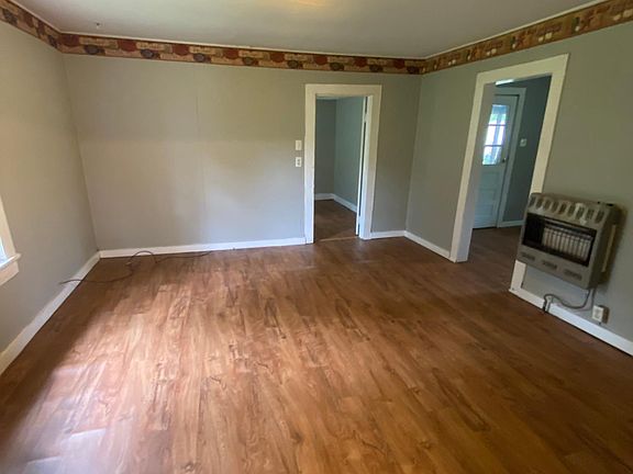 3rd image of 126 Lakeview Dr