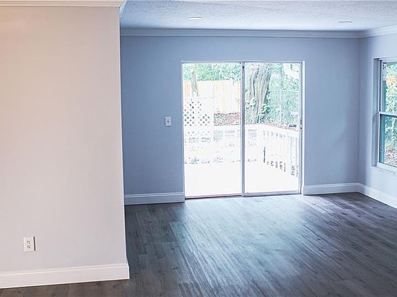 5th image of 1141 Alberta St