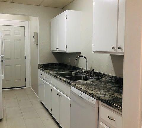 5th image of 609 S Belleview St APT B