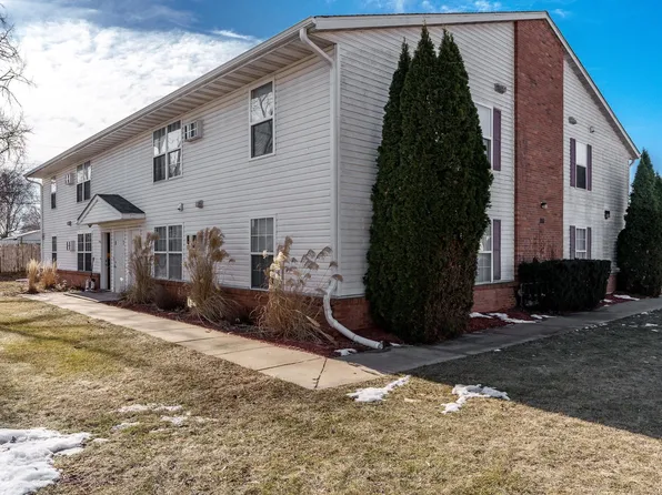 1061 Minns Dr, Machesney Park, IL 61115