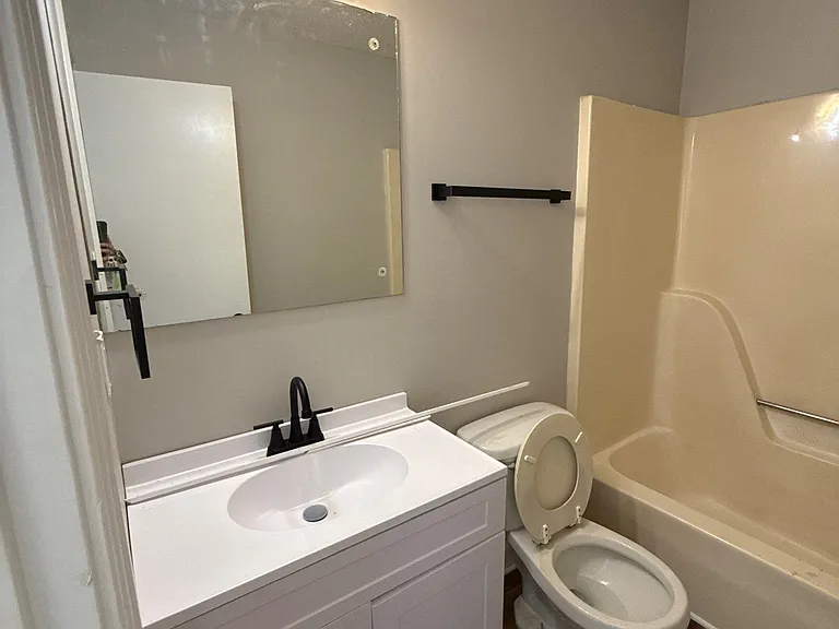 127 E Jefferson St — Photo 4