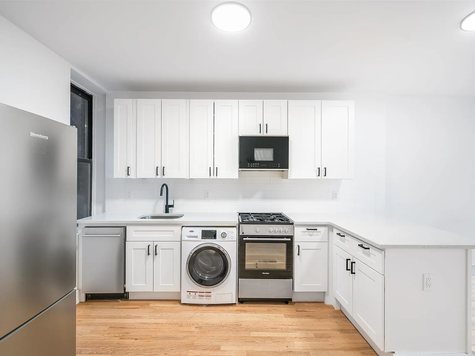 1 bed, 1.0 bath, $3,500 — Photo 3
