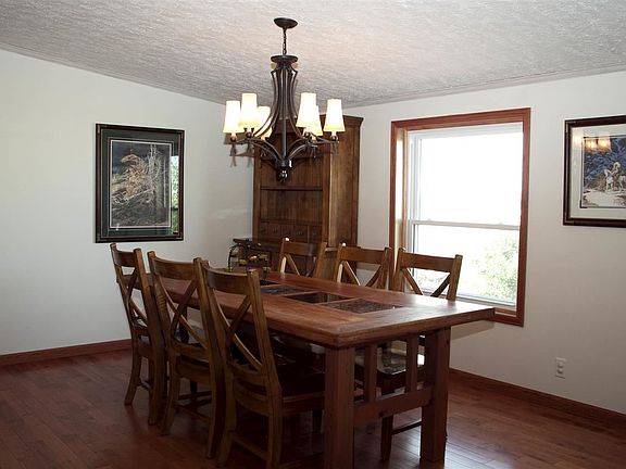 4th image of 511 Roger Canyon Rd