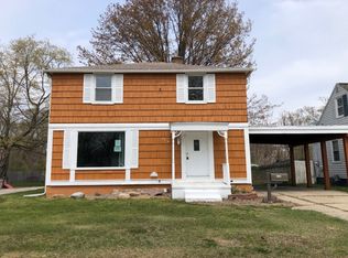 2144 Forest Hills Rd, Norton Shores, MI 49441