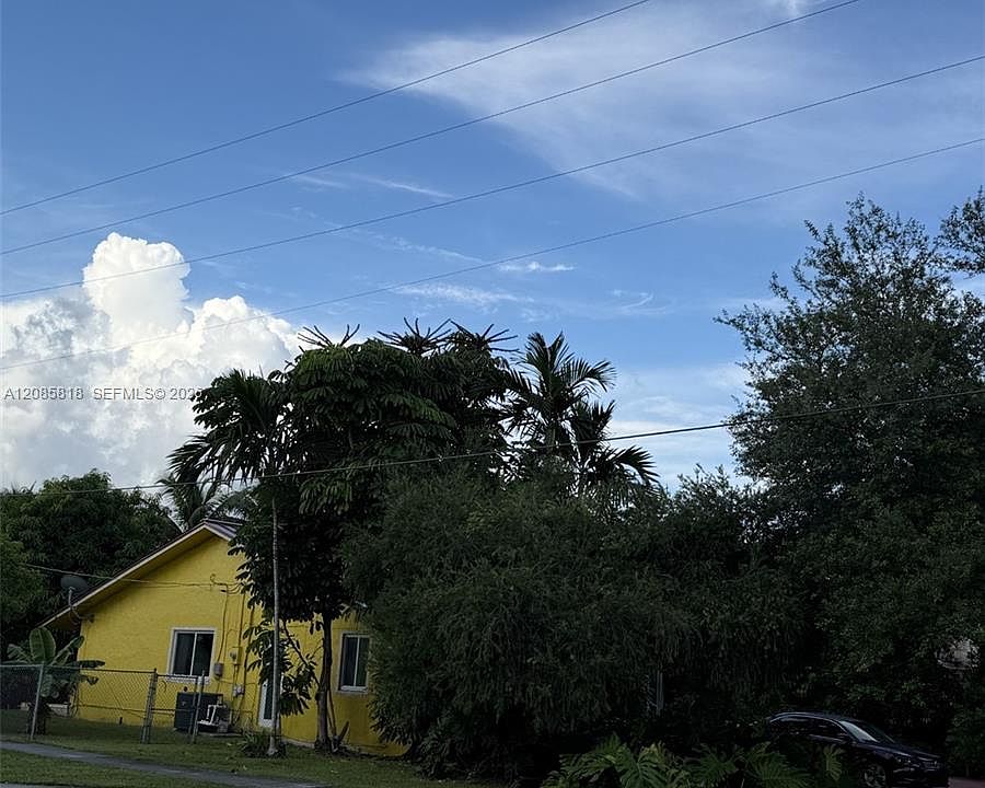 2nd image of 400 Oriole Ave