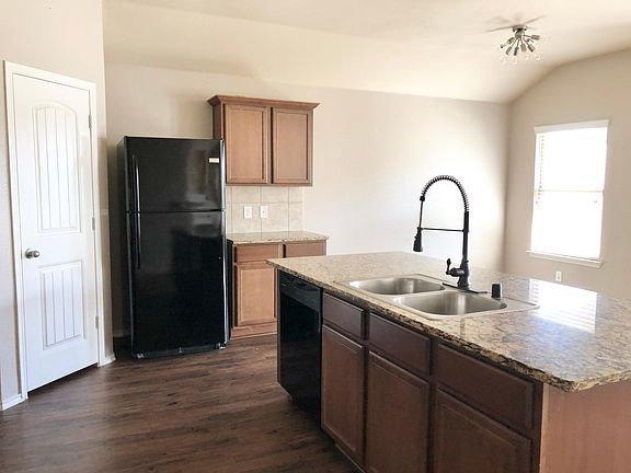 5th image of 1505 Meadow Creek Dr