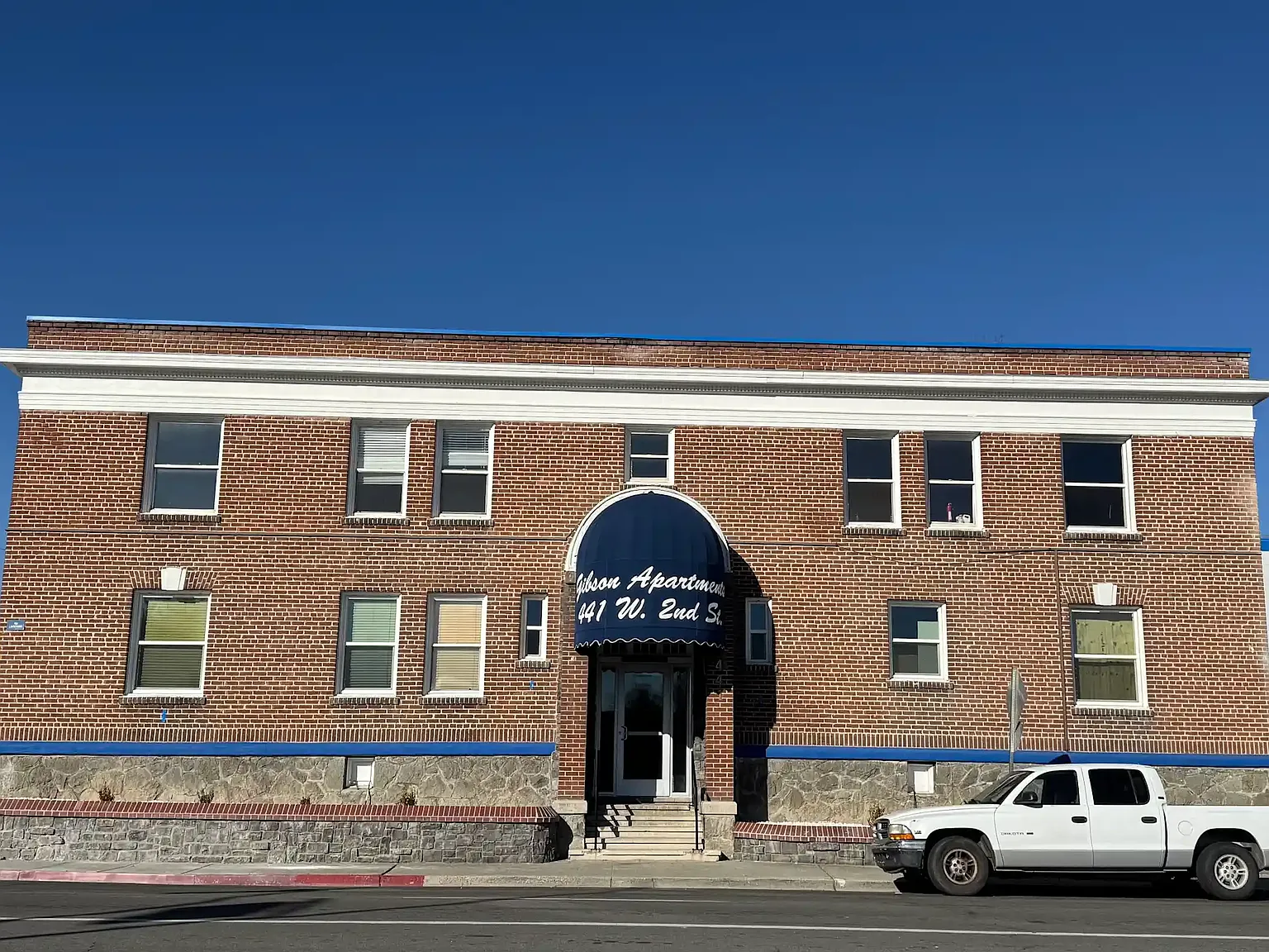 Gibson Apartments — Photo 1