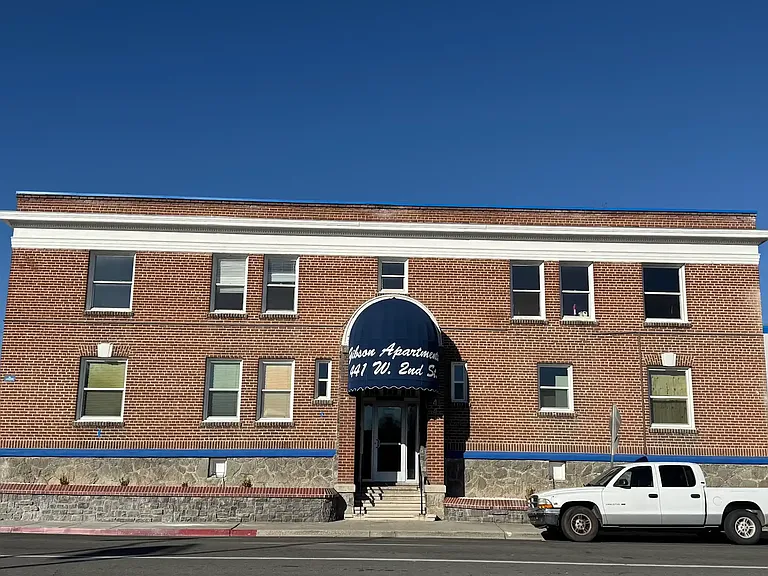 Gibson Apartments — Photo 1
