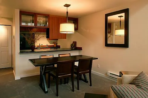 Dining area - 5847 NE 75th St #A212