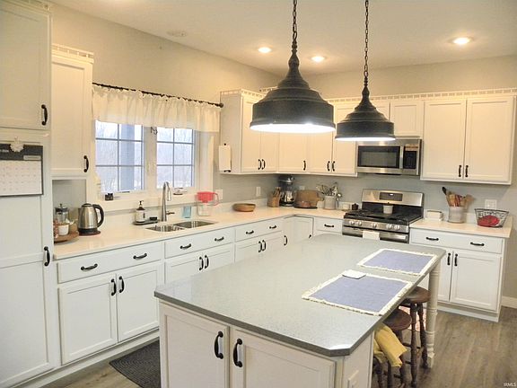 3rd image of 3401 Mitten Rd