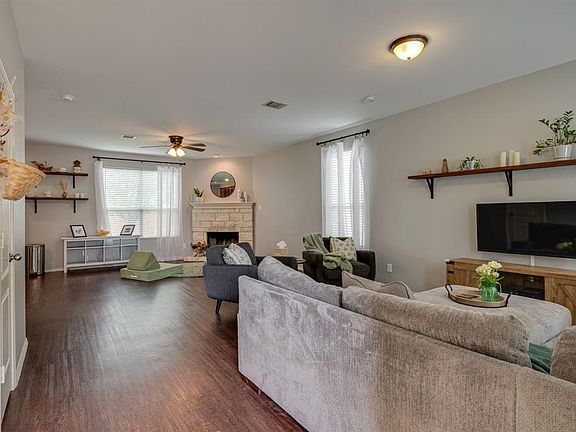 4th image of 8644 Star Thistle Dr