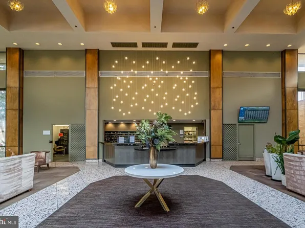 3713 George Mason Dr #305, Falls Church, VA 22041