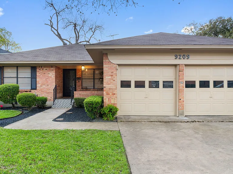 9209 Lindaro Ln — Photo 3