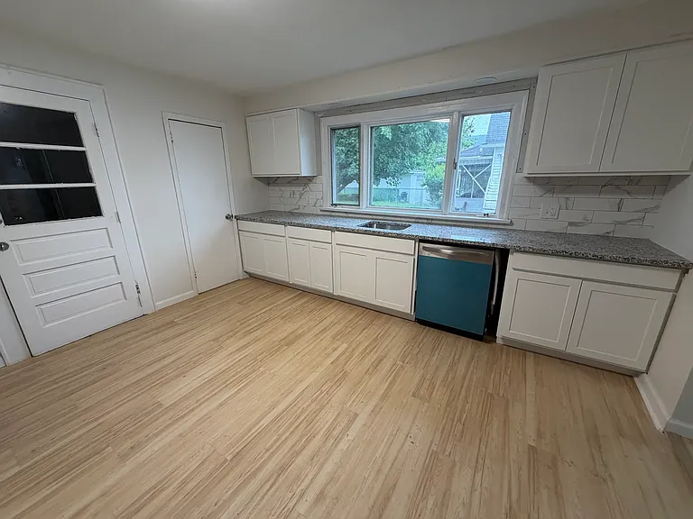 618-620 Maple St — Photo 5