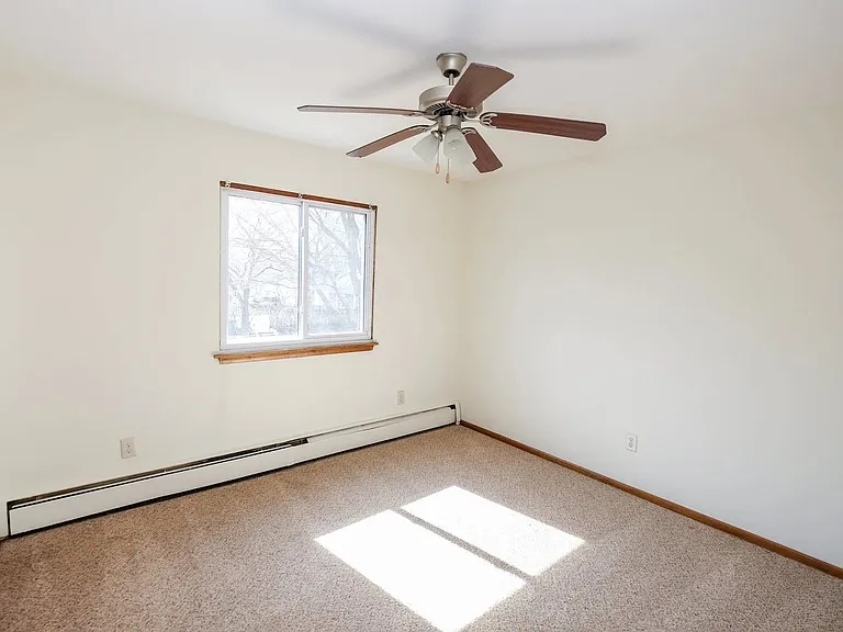 Welcome to Central Lakes of Uptown, where spacious living meets comfort. Enjoy well-lit rooms designed for relaxation and convenience, featuring modern amenities and easy access to nearby attractions. Don't miss outschedule your tour today!