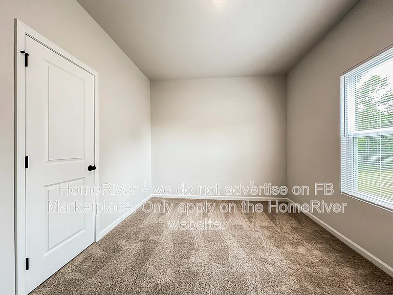 389 Chedworth Dr — Photo 14