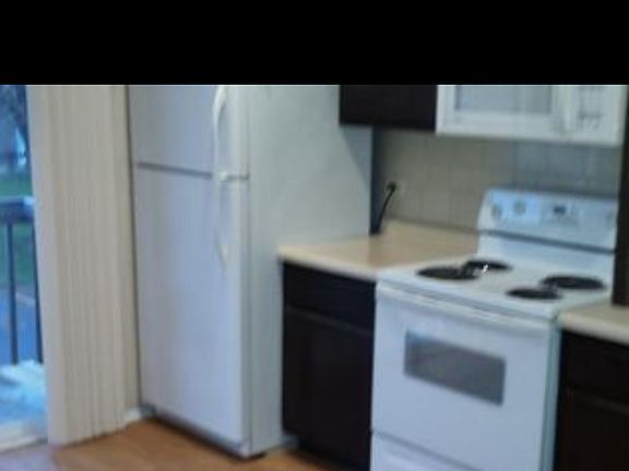 5th image of 527 W 61st St APT D