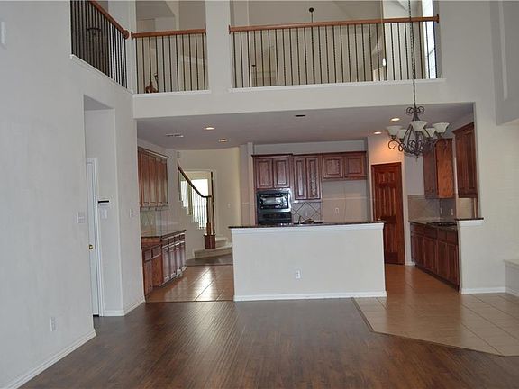 3rd image of 5880 Hidden Creek Ln