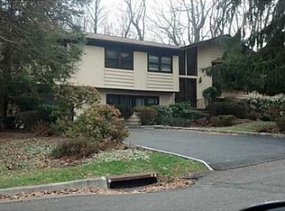 16 Pine Rd, Suffern, NY 10901