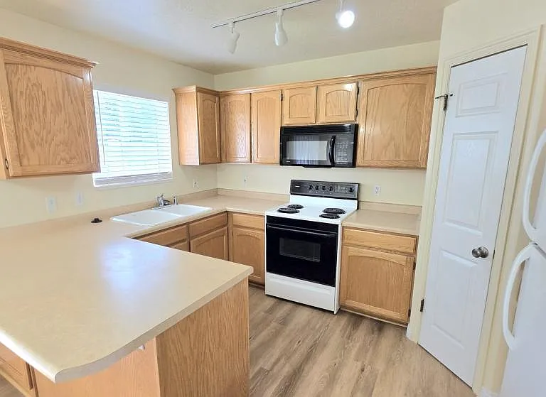 619 W 2300 S #6 — Photo 3