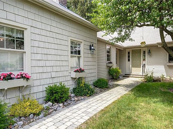 2nd image of 26 Artisan Way
