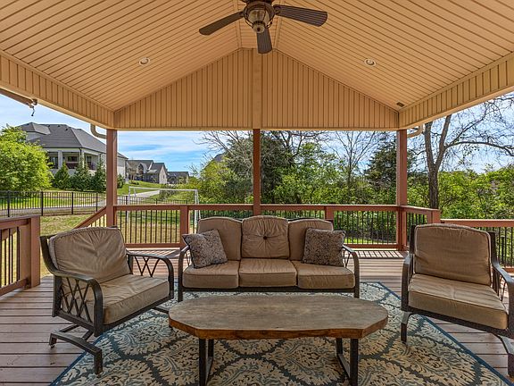 2nd image of 1555 Hunt Club Blvd