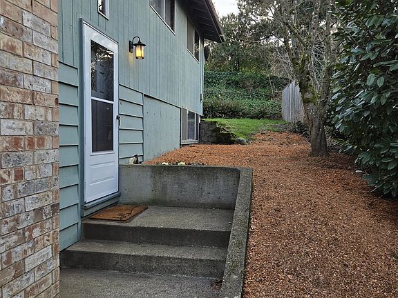 3rd image of 1834 SW Miles St