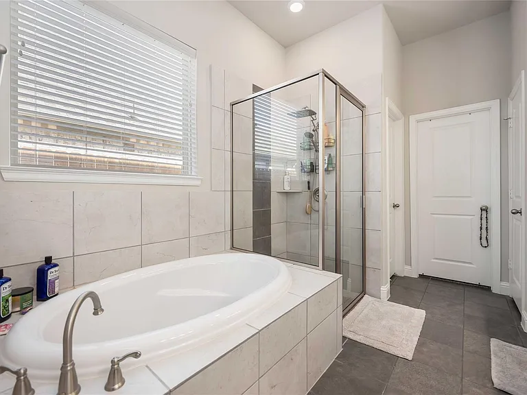 5622 Vintage Oaks Ln — Photo 12