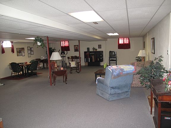 basement w/storm shelter