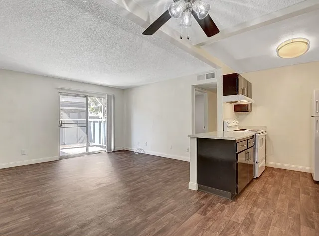Paradise Square | Apartments For Rent in Las Vegas
