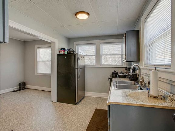 3rd image of 1623 Highland Ave