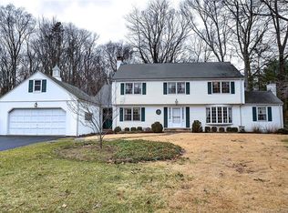 19 Rillbank Ter, West Hartford, CT 06107