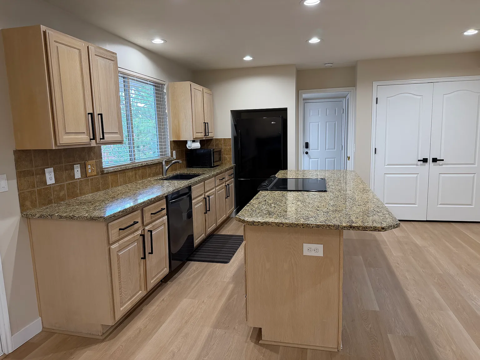 4 bed, 2660 sqft, $3,395 — Photo 4