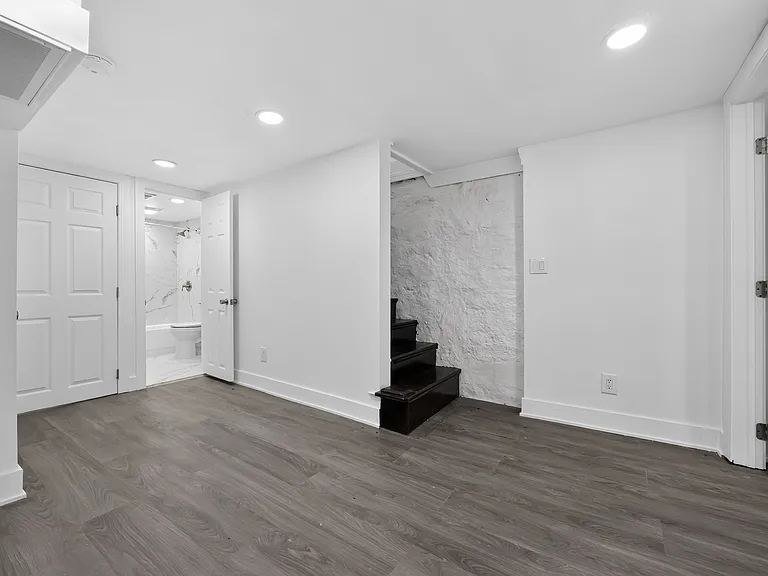 807 N 42nd St — Photo 27