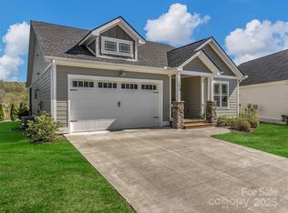 250 Leyland Cir, Hendersonville, NC 28792