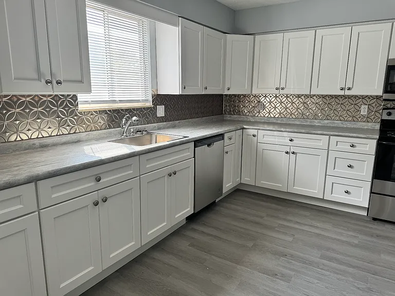 7023 Grand Central Ave — Photo 9
