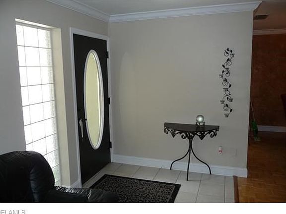 4th image of 806 Entrada Dr N