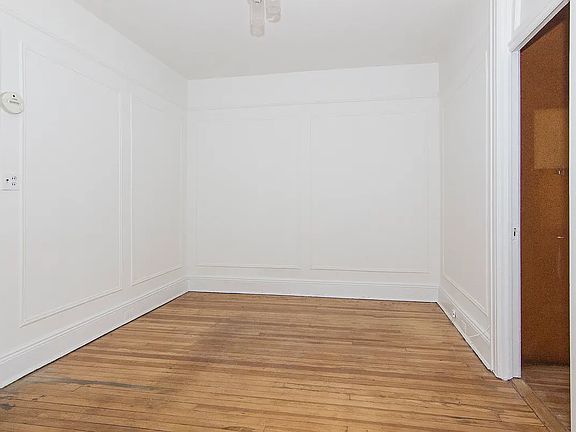 4th image of 3121 35th St APT 1R