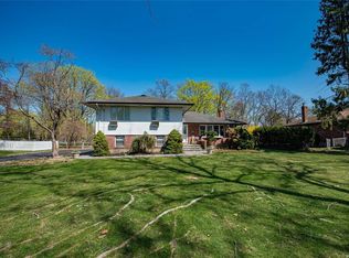 15 Ramita Ln, Commack, NY 11725
