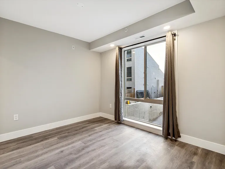 1222 N Marshall St — Photo 69