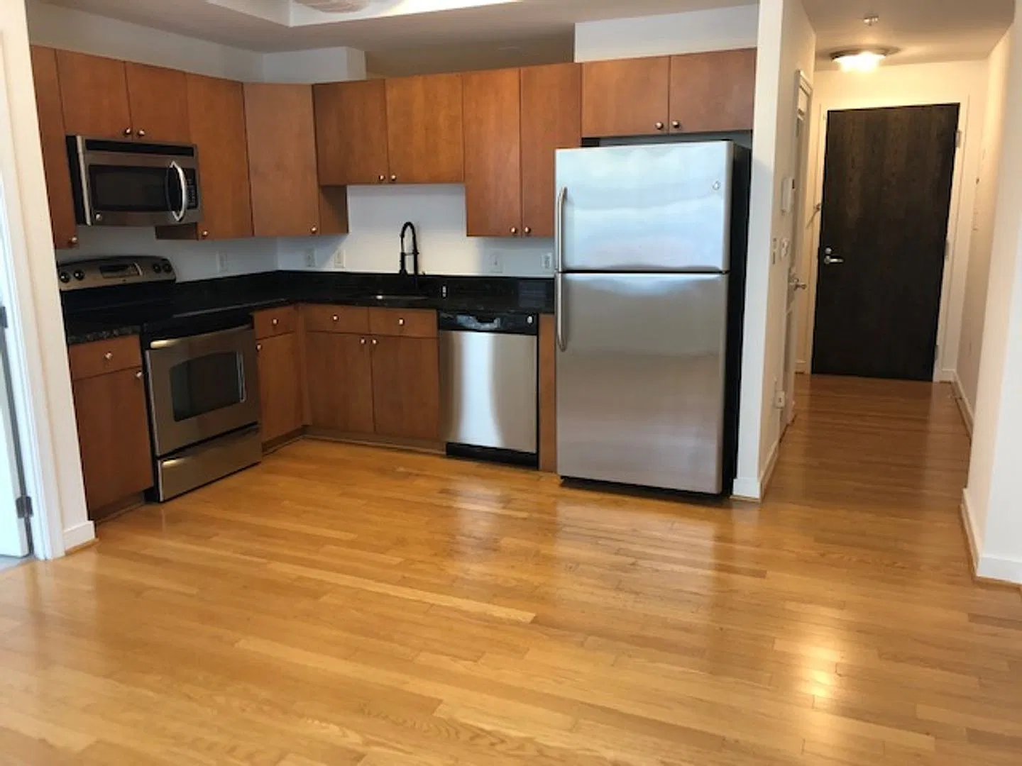 155 Potomac Psge — Photo 2